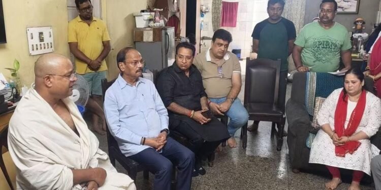 Jamshedpur marine drive accident : सोनारी के मरीन ड्राइव हादसा : सार्थक, नमन और वंशिका के परिजनों से मिले पूर्व सीएम रघुवर दास और विधायक सरयू राय, जताई गहरी संवेदना