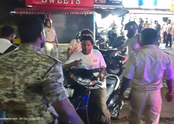 Jamshedpur night patrolling drive – बिष्टुपुर में पुलिस ने चलाया रात्रि गश्ती अभियान, लोगों से सहयोग की अपील