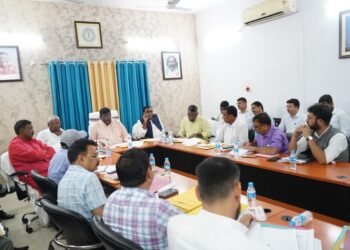 Jamshedpur visit of jharkhand vidhansabha samity : झारखंड विधानसभा की प्राक्कलन समिति ने जिला स्तरीय पदाधिकारियों के साथ की बैठक, विकास योजनाओं के क्रियान्वयन की ली जानकारी, प्रगति की समीक्षा कर दिए आवश्यक निर्देश Jamshedpur visit of jharkhand vidhansabha samity : झारखंड विधानसभा की प्राक्कलन समिति ने जिला स्तरीय पदाधिकारियों के साथ की बैठक, विकास योजनाओं के क्रियान्वयन की ली जानकारी, प्रगति की समीक्षा कर दिए आवश्यक निर्देश