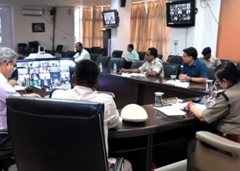 Jharkhand dgp meeting : झारखंड की डीजीपी ने दुर्गा पूजा को लेकर की अहम बैठक, हॉट स्पॉट पर नजर रखने का दिया आदेश Jharkhand dgp meeting : झारखंड की डीजीपी ने दुर्गा पूजा को लेकर की अहम बैठक, हॉट स्पॉट पर नजर रखने का दिया आदेश