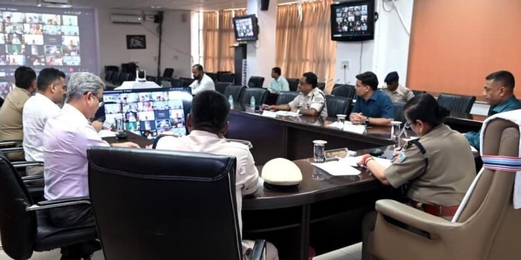 Jharkhand dgp meeting : झारखंड की डीजीपी ने दुर्गा पूजा को लेकर की अहम बैठक, हॉट स्पॉट पर नजर रखने का दिया आदेश Jharkhand dgp meeting : झारखंड की डीजीपी ने दुर्गा पूजा को लेकर की अहम बैठक, हॉट स्पॉट पर नजर रखने का दिया आदेश