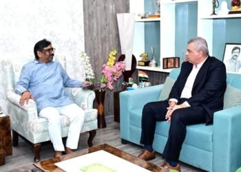 Jharkhand cm new investment plan : झारखंड के मुख्यमंत्री हेमन्त सोरेन से आरएमजेड इंफ्रास्ट्रक्चर के प्रेसिडेंट दीपक छाबड़िया ने की मुलाकात, 2029 तक आइटी पार्क की शुरुआत और चरणबद्ध रूप से 75 हजार रोजगार के अवसर सृजित करने के लक्ष्य पर चर्चा Jharkhand cm new investment plan : झारखंड के मुख्यमंत्री हेमन्त सोरेन से आरएमजेड इंफ्रास्ट्रक्चर के प्रेसिडेंट दीपक छाबड़िया ने की मुलाकात, 2029 तक आइटी पार्क की शुरुआत और चरणबद्ध रूप से 75 हजार रोजगार के अवसर सृजित करने के लक्ष्य पर चर्चा