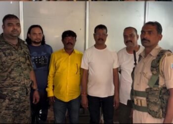 Jamshedpur bindal mall firing case : सोनारी के बिंदल मॉल में फायरिंग को लेकर पकड़े गए चारों साजिशकर्ता को रायपुर से जमशेदपुर लेकर पहुंची पुलिस, रायपुर पुलिस ने गिरफ्तारी पर कही यह बात, देखिये – video