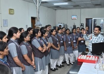 Jamshedpur rv students visit csir nml Jamshedpur : साकची राजेंद्र विद्यालय के 102 विद्यार्थियों व 5 शिक्षकों ने किया सीएसआइआर एनएमएल का भ्रमण, विद्यार्थियों को मिला विभिन्न विभागों की प्रायोगिक अनुसंधान गतिविधियां समझने का मौका Jamshedpur rv students visit csir nml Jamshedpur : साकची राजेंद्र विद्यालय के 102 विद्यार्थियों व 5 शिक्षकों ने किया सीएसआइआर एनएमएल का भ्रमण, विद्यार्थियों को मिला विभिन्न विभागों की प्रायोगिक अनुसंधान गतिविधियां समझने का मौका