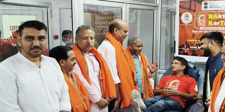 Jamshedpur bjym blood donation : पीएम मोदी के 76वें जन्मदिन पर भाजयुमो ने रक्तदान शिविर किया आयोजित, बाबूलाल मरांडी ने बढ़ाया रक्तदाताओं का हौसला Jamshedpur bjym blood donation : पीएम मोदी के 76वें जन्मदिन पर भाजयुमो ने रक्तदान शिविर किया आयोजित, बाबूलाल मरांडी ने बढ़ाया रक्तदाताओं का हौसला