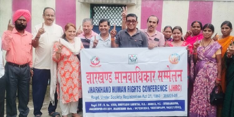 Jamshedpur bio medical waste : शहर में निकलने वाले अस्पतालीय कचरे के निस्तारण की निगरानी करेगा जेएचआरसी, संगठन ने जन निगरानी समिति का किया गठन Jamshedpur bio medical waste : शहर में निकलने वाले अस्पतालीय कचरे के निस्तारण की निगरानी करेगा जेएचआरसी, संगठन ने जन निगरानी समिति का किया गठन