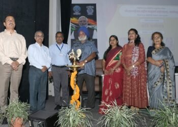 Jamshedpur csir nml hindi week celebration : सीएसआइआर एनएमएल में हिंदी सप्ताह के तहत कवि सम्मेलन आयोजित, निदेशक डॉ संदीप घोष चौधुरी ने कविता को बताया आत्मा की अनिवार्य अभिव्यक्ति Jamshedpur csir nml hindi week celebration : सीएसआइआर एनएमएल में हिंदी सप्ताह के तहत कवि सम्मेलन आयोजित, निदेशक डॉ संदीप घोष चौधुरी ने कविता को बताया आत्मा की अनिवार्य अभिव्यक्ति