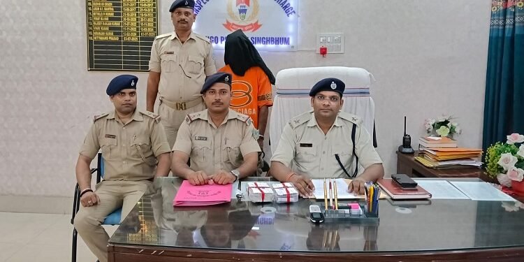 Jamshedpur police nabbed mobile snatcher : मानगो जवाहरनगर में युवती से छिनतई मामले में एक आरोपी गिरफ्तार, छिनतई किया मोबाइल फोन, घटना में प्रयुक्त बाइक भी बरामद Jamshedpur police nabbed mobile snatcher : मानगो जवाहरनगर में युवती से छिनतई मामले में एक आरोपी गिरफ्तार, छिनतई किया मोबाइल फोन, घटना में प्रयुक्त बाइक भी बरामद