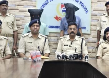 Jamshedpur police arrests two drug paddlers मानगो रिपीट कॉलोनी से 510 पुड़िया ब्राउन शुगर के साथ दो ड्रग पैडलर गिरफ्तार, दोनों को न्यायिक हिरासत में भेजा गया जेल, पुलिस ने गुप्त सूचना के आधार पर की कार्रवाई Jamshedpur police arrests two drug paddlers मानगो रिपीट कॉलोनी से 510 पुड़िया ब्राउन शुगर के साथ दो ड्रग पैडलर गिरफ्तार, दोनों को न्यायिक हिरासत में भेजा गया जेल, पुलिस ने गुप्त सूचना के आधार पर की कार्रवाई