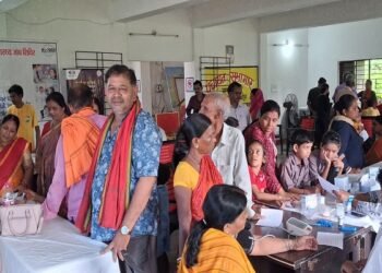 Jamshedpur free medical camp : छोटा गोविंदपुर में निःशुल्क स्वास्थ्य शिविर का 120 से अधिक लोगों ने उठाया लाभ, आर्वत फाउंडेशन ने नुवोको सीमेंट व डाक विभाग के सहयोग से किया आयोजन