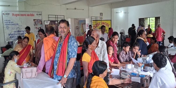 Jamshedpur free medical camp : छोटा गोविंदपुर में निःशुल्क स्वास्थ्य शिविर का 120 से अधिक लोगों ने उठाया लाभ, आर्वत फाउंडेशन ने नुवोको सीमेंट व डाक विभाग के सहयोग से किया आयोजन