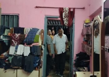tata workers union president in action : सिदगोड़ा चोरी की वारदात के बाद एक्शन में आये टाटा वर्कर्स यूनियन के अध्यक्ष संजीव चौधरी टुन्नु, पीड़ित कर्मचारी के घर पहुंचे, पूर्व सीएम रघुवर दास, पुलिस और टाटा स्टील के आला अधिकारियों से इन मुद्दों पर की बात