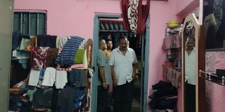 tata workers union president in action : सिदगोड़ा चोरी की वारदात के बाद एक्शन में आये टाटा वर्कर्स यूनियन के अध्यक्ष संजीव चौधरी टुन्नु, पीड़ित कर्मचारी के घर पहुंचे, पूर्व सीएम रघुवर दास, पुलिस और टाटा स्टील के आला अधिकारियों से इन मुद्दों पर की बात
