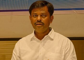 Jamshedpur golmuri bank robbery worrying : गोलमुरी में दिनदहाड़े बैंक डकैती ने कानून-व्यवस्था की खोल दी पोल : दिनेश कुमार Jamshedpur golmuri bank robbery worrying : गोलमुरी में दिनदहाड़े बैंक डकैती ने कानून-व्यवस्था की खोल दी पोल : दिनेश कुमार
