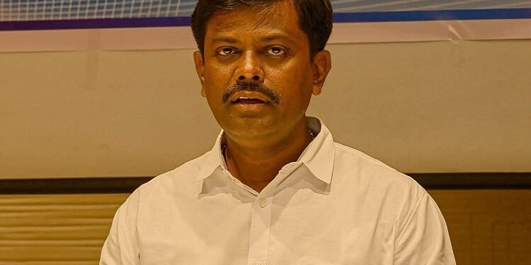 Jamshedpur golmuri bank robbery worrying : गोलमुरी में दिनदहाड़े बैंक डकैती ने कानून-व्यवस्था की खोल दी पोल : दिनेश कुमार Jamshedpur golmuri bank robbery worrying : गोलमुरी में दिनदहाड़े बैंक डकैती ने कानून-व्यवस्था की खोल दी पोल : दिनेश कुमार