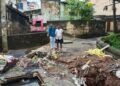 Jamshedpur water logging in mango : मानगो में बड़े नालों की ठीक से सफाई नहीं होने से लोगों के घरों में घुस रहा बारिश का पानी, सड़कों पर भी बह रहा नालों का पानी व कचरा Jamshedpur water logging in mango : मानगो में बड़े नालों की ठीक से सफाई नहीं होने से लोगों के घरों में घुस रहा बारिश का पानी, सड़कों पर भी बह रहा नालों का पानी व कचरा