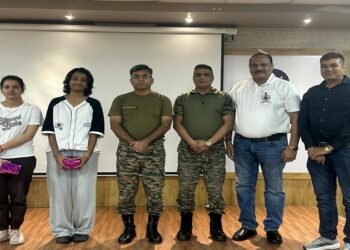 Adityapur disaster management traing : गम्हरिया आर्का जैन यूनिवर्सिटी में एनसीसी कैडेट्स के लिए प्रशिक्षण शिविर आयोजित, सिविल डिफेंस के प्रशिक्षकों ने प्रशिक्षु कैडेट्स को सिखाये आपदा प्रबंधन के गुर Adityapur disaster management traing : गम्हरिया आर्का जैन यूनिवर्सिटी में एनसीसी कैडेट्स के लिए प्रशिक्षण शिविर आयोजित, सिविल डिफेंस के प्रशिक्षकों ने प्रशिक्षु कैडेट्स को सिखाये आपदा प्रबंधन के गुर