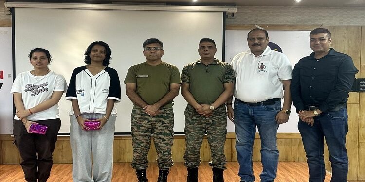 Adityapur disaster management traing : गम्हरिया आर्का जैन यूनिवर्सिटी में एनसीसी कैडेट्स के लिए प्रशिक्षण शिविर आयोजित, सिविल डिफेंस के प्रशिक्षकों ने प्रशिक्षु कैडेट्स को सिखाये आपदा प्रबंधन के गुर Adityapur disaster management traing : गम्हरिया आर्का जैन यूनिवर्सिटी में एनसीसी कैडेट्स के लिए प्रशिक्षण शिविर आयोजित, सिविल डिफेंस के प्रशिक्षकों ने प्रशिक्षु कैडेट्स को सिखाये आपदा प्रबंधन के गुर