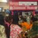 Jamshedpur hungama after clash with traffic police : साकची गोलचक्कर पर बवाल! किन्नरों और ट्रैफिक पुलिस में भिड़ंत, सड़क पर वर्दी फटने के बाद मचा हंगामा, देखें video
