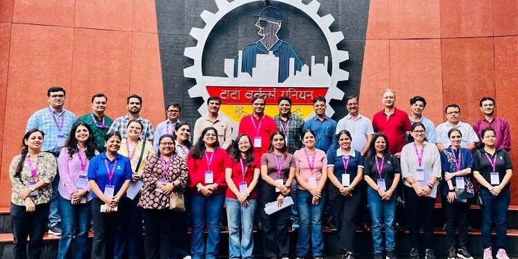 tata steel group company secretary visit tata workers union : टाटा स्टील ग्रुप के कंपनी सेक्रेटरी टीम के साथ पहुंचे टाटा वर्कर्स यूनियन, आपसी सहयोग बढ़ाने पर हुई गंभीर चर्चा