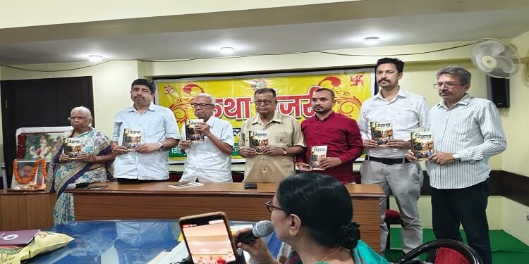 Jamshedpur tulsi bhawan katha manjari : तुलसी भवन में कथा मंजरी सह रामधारी सिंह ‘दिनकर’ व प्रताप नारायण मिश्र जयंती समारोह आयोजित, कथा मंजरी में 14 कहानियों का हुआ पाठ, संदीप सिंह गौतम की नाट्य पुस्तक ‘जिज्ञासा’ का हुआ लोकार्पण Jamshedpur tulsi bhawan katha manjari : तुलसी भवन में कथा मंजरी सह रामधारी सिंह ‘दिनकर’ व प्रताप नारायण मिश्र जयंती समारोह आयोजित, कथा मंजरी में 14 कहानियों का हुआ पाठ, संदीप सिंह गौतम की नाट्य पुस्तक ‘जिज्ञासा’ का हुआ लोकार्पण