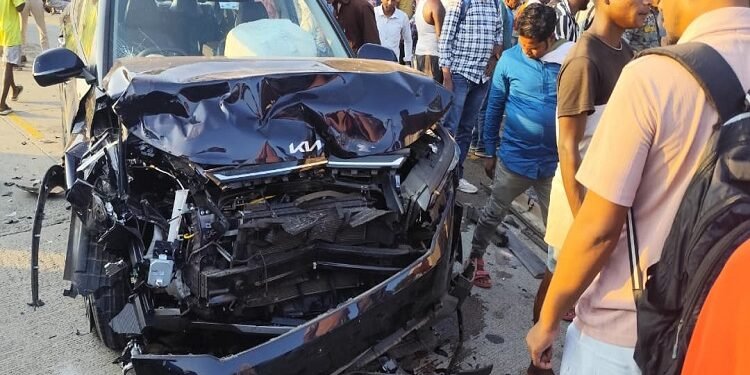 Jamshedpur rural road accicent : गालूडीह के जगन्नाथपुर चौक पर दो कारों की भिड़ंत में नौ लोग घायल, लड़की देखने गालूडीह आया था ओडिशा का परिवार, लौटने के दौरान हुआ हादसा
