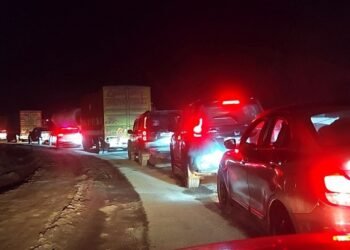 Jamshedpur heavy jam on nh 33 : टाटा-रांची एनएच पर चांडिल टोल ब्रिज से जोधा ब्रिज तक लगा भीषण जाम, घंटों तक लगी रही वाहनों की लंबी कतारें, यात्री व वाहन चालक रहे खासे परेशान, देखें video