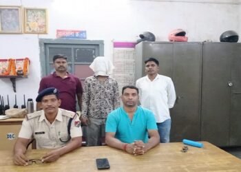 tatanagar rpf success : टाटानगर आरपीएफ ने चोरी के मोबाइल के साथ एक युवक को पकड़ा, मानगो का है युवक tatanagar rpf success : टाटानगर आरपीएफ ने चोरी के मोबाइल के साथ एक युवक को पकड़ा, मानगो का है युवक
