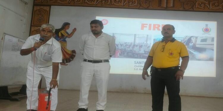 Jamshedpur disaster management training in zrti : जोनल प्रशिक्षण संस्थान सिनी में एक दिवसीय आपदा प्रबंधन प्रशिक्षण आयोजित, प्राथमिक उपचार में गरिमापूर्ण व्यवहार और कार्य-सीमा की समझ की दी गई जानकारी Jamshedpur disaster management training in zrti : जोनल प्रशिक्षण संस्थान सिनी में एक दिवसीय आपदा प्रबंधन प्रशिक्षण आयोजित, प्राथमिक उपचार में गरिमापूर्ण व्यवहार और कार्य-सीमा की समझ की दी गई जानकारी