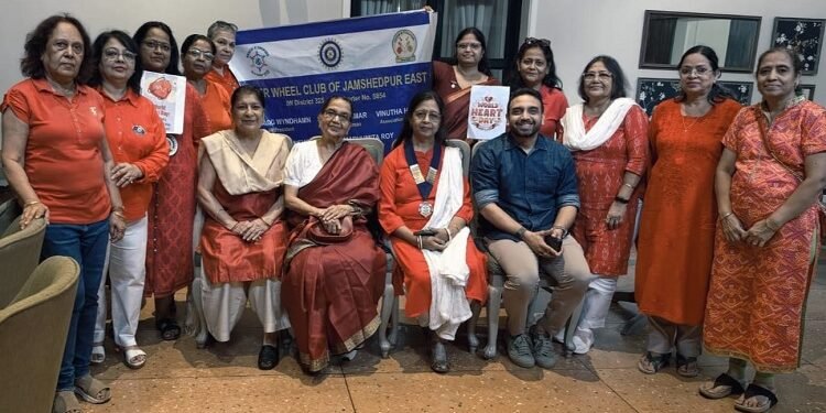 Jamshedpur heart health awareness : हार्ट हेल्थ के लिए एसओएस की मात्रा नियंत्रित करना जरूरी : डॉ विनी, गोलमुरी क्लब में विश्व हृदय दिवस पर हृदय स्वास्थ्य जागरूकता अभियान, इनर व्हील क्लब ऑफ जमशेदपुर ईस्ट ने किया आयोजन Jamshedpur heart health awareness : हार्ट हेल्थ के लिए एसओएस की मात्रा नियंत्रित करना जरूरी : डॉ विनी, गोलमुरी क्लब में विश्व हृदय दिवस पर हृदय स्वास्थ्य जागरूकता अभियान, इनर व्हील क्लब ऑफ जमशेदपुर ईस्ट ने किया आयोजन