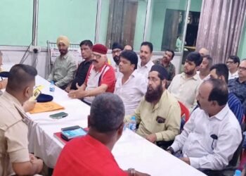 Jamshedpur sakchi peace committee meeting : साकची शांति समिति की बैठक में सुरक्षा, सफाई, रोशनी और विसर्जन मार्ग को लेकर हुए कई अहम निर्णय, साकची के पूजा पंडालों में महिला-पुरुष पुलिसबल की होगी विशेष तैनाती Jamshedpur sakchi peace committee meeting : साकची शांति समिति की बैठक में सुरक्षा, सफाई, रोशनी और विसर्जन मार्ग को लेकर हुए कई अहम निर्णय, साकची के पूजा पंडालों में महिला-पुरुष पुलिसबल की होगी विशेष तैनाती