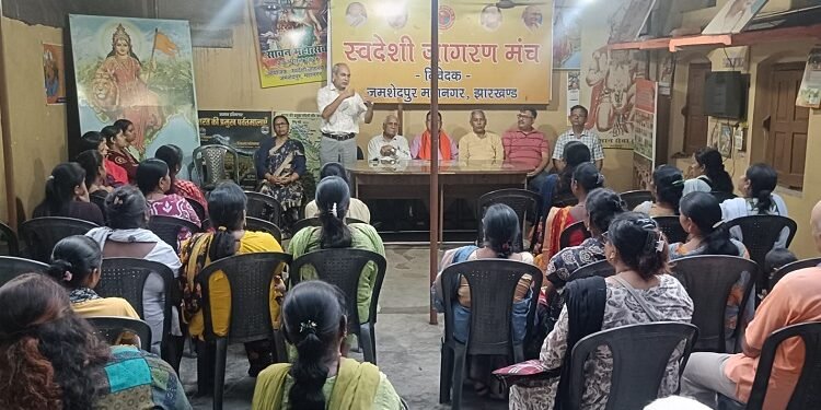 jamshedpur sjmdc : एसजेएमडीसी ने 40 महिलाओं के बीच 12.5 लाख रुपये का लघु ऋण किया वितरित, स्वदेशी को नयी मुहिम देने की कोशिश