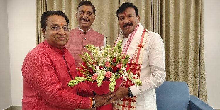 jamshedpur bjp leader met incharge of bjp jharkhand : झारखंड भाजपा के प्रभारी गजेंद्र सिंह पटेल से मिले वरिष्ठ नेता कुलवंत सिंह बंटी, रक्षा राज्य मंत्री संजय सेठ के साथ पहुंचकर झारखंड प्रभारी को दी बधाई, संगठन को मजबूत करने पर हुई चर्चा