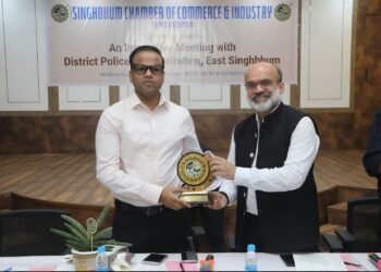 Singhbhum Chamber-सिंहभूम चैम्बर ने शहर की कानून-व्यवस्था, यातायात एवं नागरिक सुरक्षा को लेकर एसएसपी को सौंपे महत्वपूर्ण सुझाव, व्यापारियों की सुरक्षा, सड़क दुर्घटनाओं पर नियंत्रण, साइबर अपराध, सीसीटीवी निगरानी एवं पुलिस-जन सहयोग को मजबूत करने पर दिया जोर Singhbhum Chamber-सिंहभूम चैम्बर ने शहर की कानून-व्यवस्था, यातायात एवं नागरिक सुरक्षा को लेकर एसएसपी को सौंपे महत्वपूर्ण सुझाव, व्यापारियों की सुरक्षा, सड़क दुर्घटनाओं पर नियंत्रण, साइबर अपराध, सीसीटीवी निगरानी एवं पुलिस-जन सहयोग को मजबूत करने पर दिया जोर