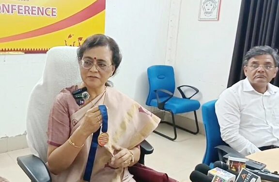 Kolhan University-चाईबासा में 29 सितंबर को कोल्हान विश्वविद्यालय का सातवां दीक्षांत समारोह, राज्यपाल संतोष गंगवार होंगे मुख्य अतिथि, 5473 विद्यार्थियों को मिलेगी डिग्रियां Kolhan University-चाईबासा में 29 सितंबर को कोल्हान विश्वविद्यालय का सातवां दीक्षांत समारोह, राज्यपाल संतोष गंगवार होंगे मुख्य अतिथि, 5473 विद्यार्थियों को मिलेगी डिग्रियां