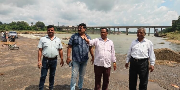 jamshedpur central durga puja committee meeting-सेंट्रल दुर्गा पूजा समिति की बैठक घाटशिला जेएन पैलेस में 27 सितम्बर को, पदाधिकारियों ने घाटशिला के विसर्जन घाटों का किया निरीक्षण, पूजा पूर्व मरम्मत की मांग jamshedpur central durga puja committee meeting-सेंट्रल दुर्गा पूजा समिति की बैठक घाटशिला जेएन पैलेस में 27 सितम्बर को, पदाधिकारियों ने घाटशिला के विसर्जन घाटों का किया निरीक्षण, पूजा पूर्व मरम्मत की मांग