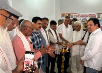 jamshedpur blood donation camp : भारतीय जनसेवक परिषद के रक्तदान शिविर में जुटे दिग्गज, रक्तदाताओं ने भी दिखाया जोश jamshedpur blood donation camp : भारतीय जनसेवक परिषद के रक्तदान शिविर में जुटे दिग्गज, रक्तदाताओं ने भी दिखाया जोश
