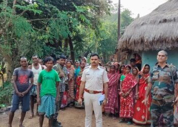 jamshedpur rural- चाकुलिया के ढेंगाम गांव में सामाजिक कुरीतियों के खिलाफ चलाया जागरूकता अभियान, थाना प्रभारी ने लोगों को किया जागरूक