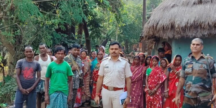 jamshedpur rural- चाकुलिया के ढेंगाम गांव में सामाजिक कुरीतियों के खिलाफ चलाया जागरूकता अभियान, थाना प्रभारी ने लोगों को किया जागरूक jamshedpur rural- चाकुलिया के ढेंगाम गांव में सामाजिक कुरीतियों के खिलाफ चलाया जागरूकता अभियान, थाना प्रभारी ने लोगों को किया जागरूक