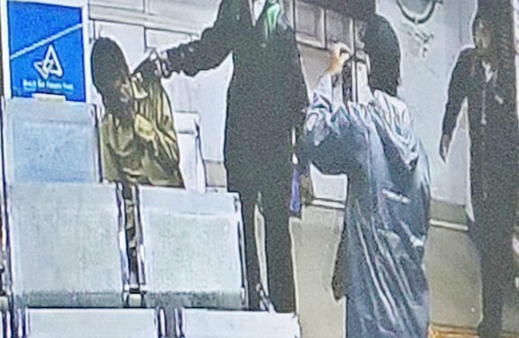 Jamshedpur golmuri bank robbery : गोलमुरी बैंक डकैती में पुलिस को मिले सुराग, अपराधी की पहचान के लिए डिजिटल फुटप्रिंट को खंगाल रही पुलिस, देखिये – video