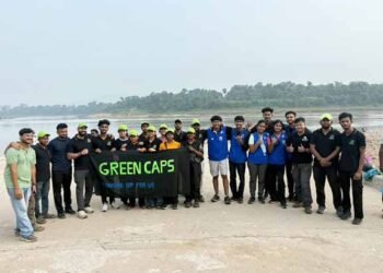jamshedpur world cleanup day-विश्व सफाई दिवस पर दोमुहानी नदी घाट पर चला स्वच्छता एवं जागरूकता अभियान, नदी से निकाला गया 1000 किलो से अधिक कचरा, कचरे को नदी में नहीं डालने की अपील jamshedpur world cleanup day-विश्व सफाई दिवस पर दोमुहानी नदी घाट पर चला स्वच्छता एवं जागरूकता अभियान, नदी से निकाला गया 1000 किलो से अधिक कचरा, कचरे को नदी में नहीं डालने की अपील