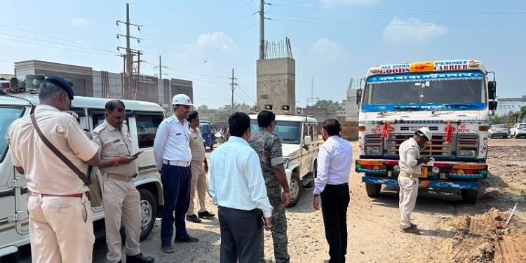 Jamshedpur dc action : जमशेदपुर के उपायुक्त के निर्देश पर राष्ट्रीय राजमार्ग पर अवैध पार्किंग के विरुद्ध चलाया गया अभियान, 72 वाहनों से लाखों जुर्माना वसूला Jamshedpur dc action : जमशेदपुर के उपायुक्त के निर्देश पर राष्ट्रीय राजमार्ग पर अवैध पार्किंग के विरुद्ध चलाया गया अभियान, 72 वाहनों से लाखों जुर्माना वसूला