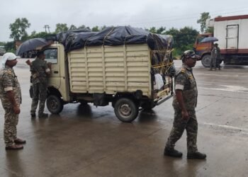 jamshedpur rural- जमशेदपुर में बैंक डकैती, पुतड़ु टोल प्लाजा पर वाहनों की सघन जांच, बस-कार और बाइक की तलाशी jamshedpur rural- जमशेदपुर में बैंक डकैती, पुतड़ु टोल प्लाजा पर वाहनों की सघन जांच, बस-कार और बाइक की तलाशी