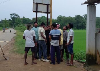 west singhbhum podahat elephant alert siren- हाथी आए तो अब गांव पहले जागेगा, पोड़ाहाट में ‘एलीफेंट अलर्ट सायरन’का सुरक्षा घेरा मजबूत,8 संवेदनशील स्थानों पर सोलर लाइट से लैस सायरन सिस्टम, हाथियों की आहट मिलते ही बजेगा अलर्ट west singhbhum podahat elephant alert siren- हाथी आए तो अब गांव पहले जागेगा, पोड़ाहाट में ‘एलीफेंट अलर्ट सायरन’का सुरक्षा घेरा मजबूत,8 संवेदनशील स्थानों पर सोलर लाइट से लैस सायरन सिस्टम, हाथियों की आहट मिलते ही बजेगा अलर्ट