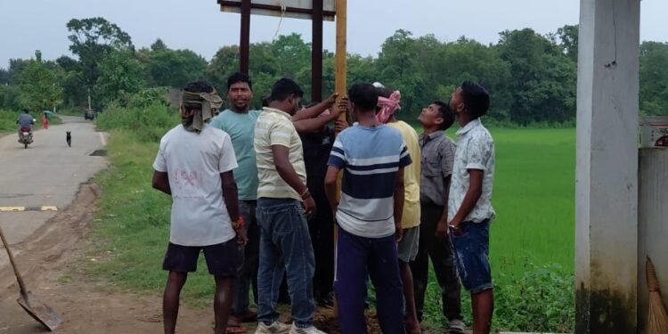 west singhbhum podahat elephant alert siren- हाथी आए तो अब गांव पहले जागेगा, पोड़ाहाट में ‘एलीफेंट अलर्ट सायरन’का सुरक्षा घेरा मजबूत,8 संवेदनशील स्थानों पर सोलर लाइट से लैस सायरन सिस्टम, हाथियों की आहट मिलते ही बजेगा अलर्ट west singhbhum podahat elephant alert siren- हाथी आए तो अब गांव पहले जागेगा, पोड़ाहाट में ‘एलीफेंट अलर्ट सायरन’का सुरक्षा घेरा मजबूत,8 संवेदनशील स्थानों पर सोलर लाइट से लैस सायरन सिस्टम, हाथियों की आहट मिलते ही बजेगा अलर्ट
