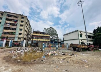 jamshedpur gandhi maidan : मानगो गांधी मैदान में कूड़ा-कचरा और निगम की गाड़ियां देख भड़के सरयू राय, बोलेः गांधी जी की प्रतिष्ठा का हो रहा हनन, गांधी जयंती तक पूरा इलाका साफ करने का निर्देश jamshedpur gandhi maidan : मानगो गांधी मैदान में कूड़ा-कचरा और निगम की गाड़ियां देख भड़के सरयू राय, बोलेः गांधी जी की प्रतिष्ठा का हो रहा हनन, गांधी जयंती तक पूरा इलाका साफ करने का निर्देश