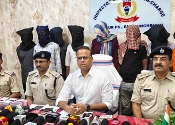 Jamshedpur police success : जमशेदपुर पुलिस ने चोर गिरोह का किया पर्दाफाश, 21 दो पहिया वाहनों के साथ 8 गिरफ्तार, देखिए – video Jamshedpur police success : जमशेदपुर पुलिस ने चोर गिरोह का किया पर्दाफाश, 21 दो पहिया वाहनों के साथ 8 गिरफ्तार, देखिए – video