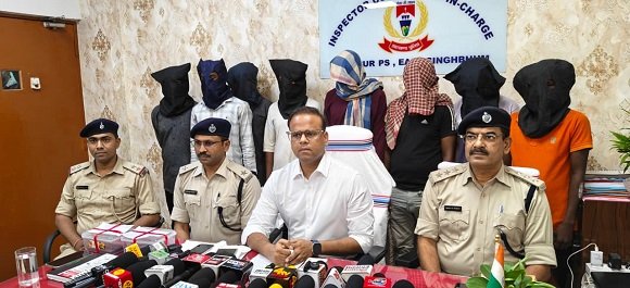 Jamshedpur police success : जमशेदपुर पुलिस ने चोर गिरोह का किया पर्दाफाश, 21 दो पहिया वाहनों के साथ 8 गिरफ्तार, देखिए – video Jamshedpur police success : जमशेदपुर पुलिस ने चोर गिरोह का किया पर्दाफाश, 21 दो पहिया वाहनों के साथ 8 गिरफ्तार, देखिए – video