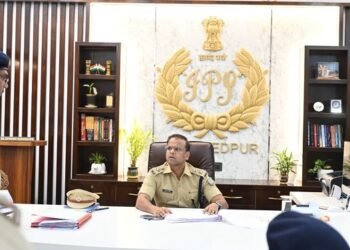 Jamshedpur ssp meeting : जमशेदपुर के एसएसपी ने साइबर थाना में लंबित मामलों की समीक्षा की, त्वरित निष्पादन के दिये निर्देश