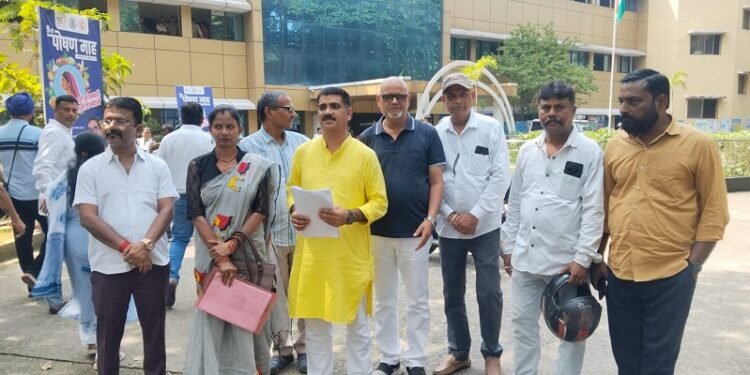 Jamshedpur durga puja samity controversy : जमशेदपुर दुर्गा पूजा केन्द्रीय समिति विवादों में घिरा, पूर्व सचिव ने डीसी से मुलाकात कर कहा – अध्यक्ष अचिंतम गुप्ता एवं उनके सहयोगी कर रहें हैं लाखों का गबन Jamshedpur durga puja samity controversy : जमशेदपुर दुर्गा पूजा केन्द्रीय समिति विवादों में घिरा, पूर्व सचिव ने डीसी से मुलाकात कर कहा – अध्यक्ष अचिंतम गुप्ता एवं उनके सहयोगी कर रहें हैं लाखों का गबन